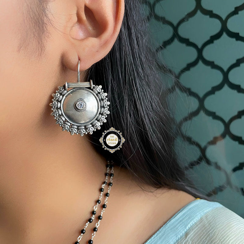 Noor Intricate Timeless Embossed Earring