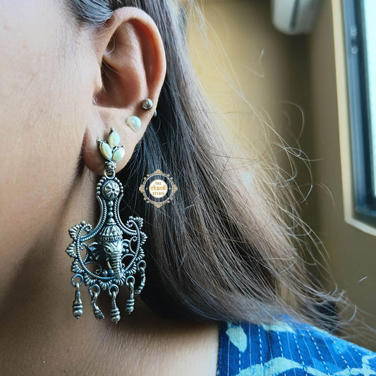 Utsav Ganesh Emboss Earring