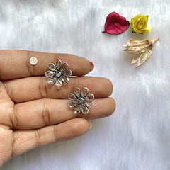 Minimal Flower Earring