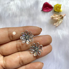 Minimal Flower Earring