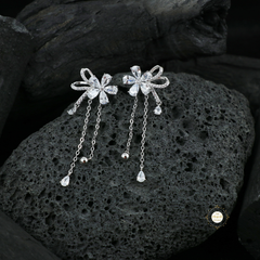 Sparkling Silver Floral Delight Earring