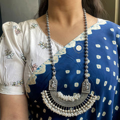 Chaand Necklace With Freshwater Pearls