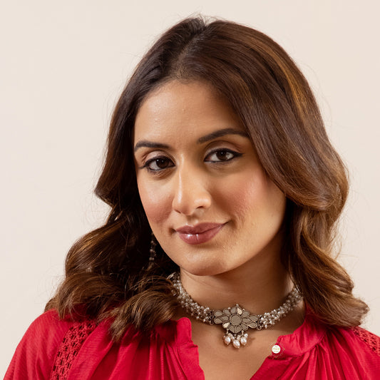 Ruhaniyat White Glass Choker Necklace