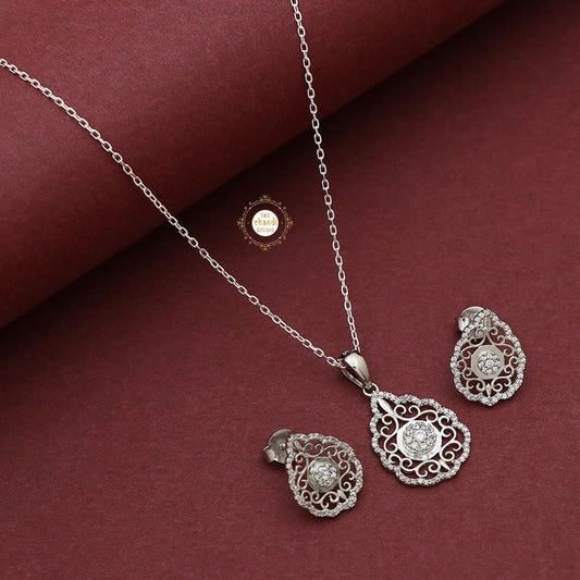 Sparkling Treasure Necklace