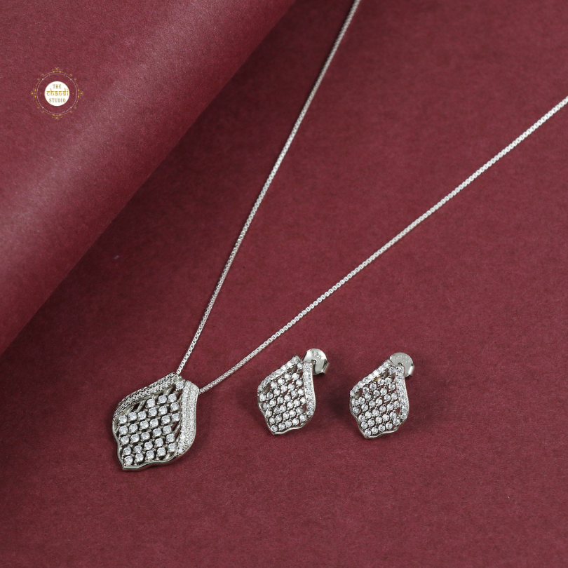 Sparkling Silver Treasure Necklace Set