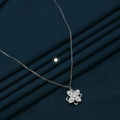 Sparkling Silver Daisy Necklace