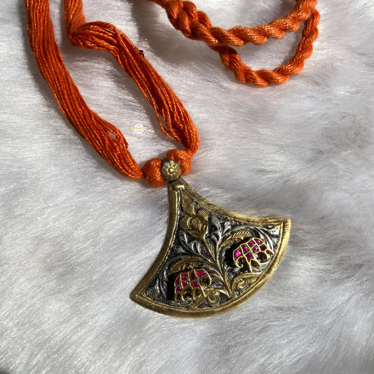 Elegant Bend  Thread Necklace