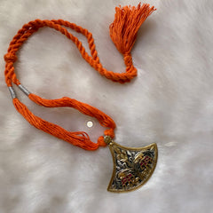 Elegant Bend  Thread Necklace