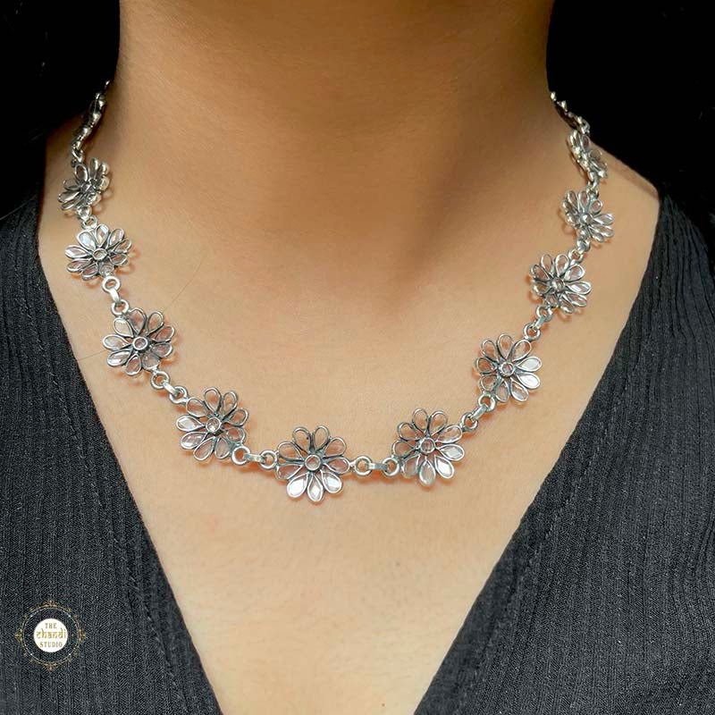 925 Sterling Silver Minimal Floral Necklace