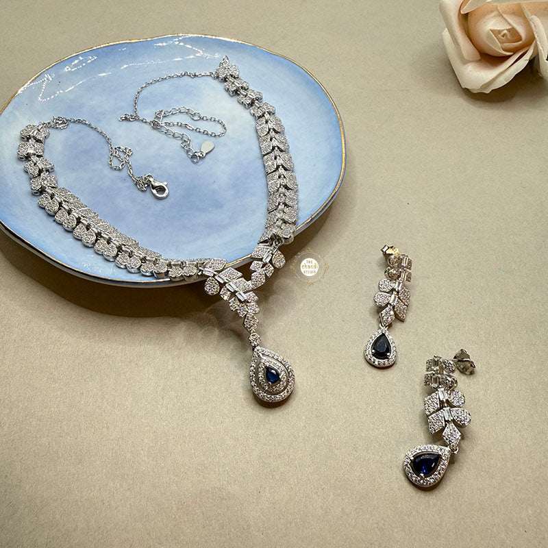 Sparkling Silver Regal Bloom Necklace Set