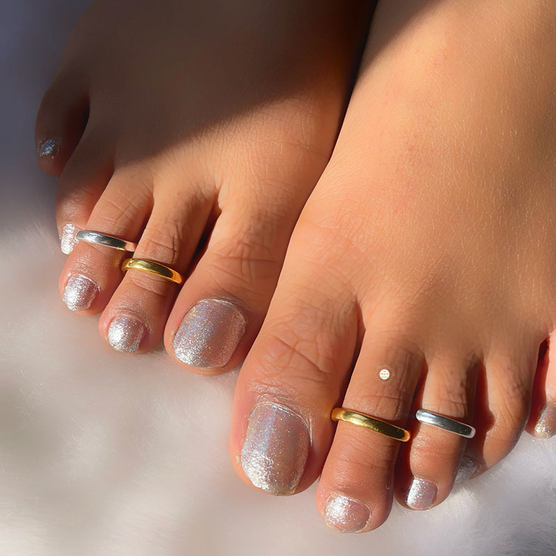 What is the significance of wearing an anklet on your right foot and a toe  ring on your left foot? - Quora