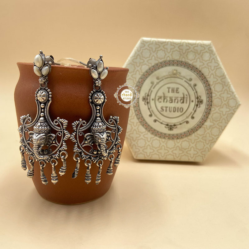 Buy Studio Voylla Rann Utsav Gold Toned Classic Drop Earrings - Earrings  for Women 2429933 | Myntra