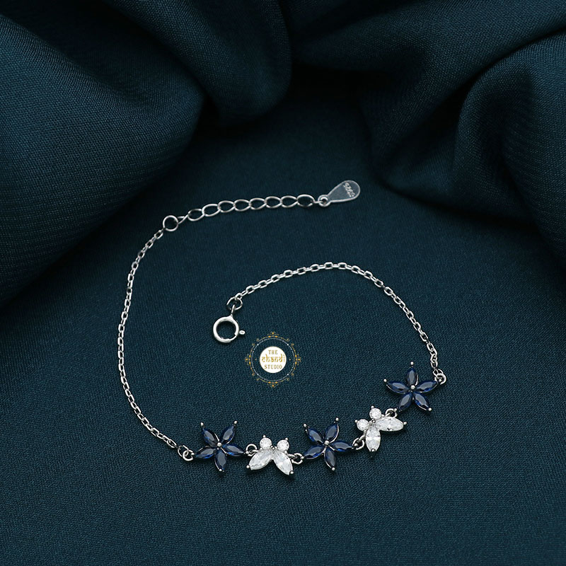 Buy 18k Gold Flower Bracelet, Gold Filled, Delicate Floral Bracelet, Gift  for Her Online in India - Etsy