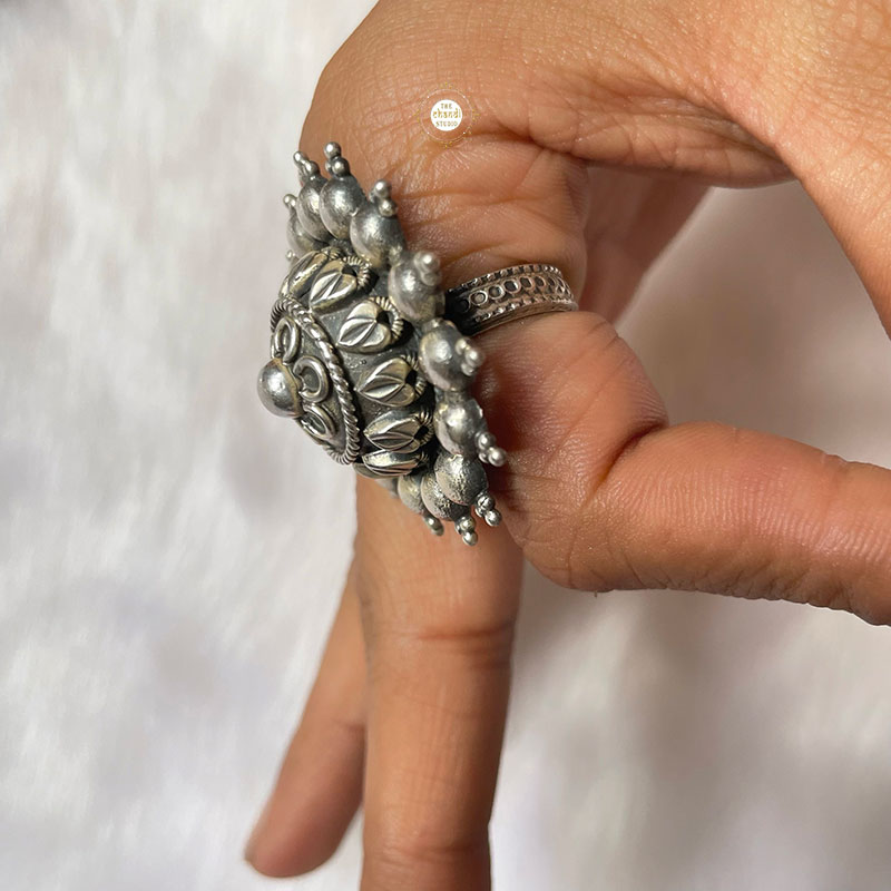 Buy online hand made silver finger ring saaj ghat pattern.